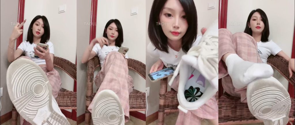 梨花诗 - 看着小白鞋红绿灯榨 - 第一视角