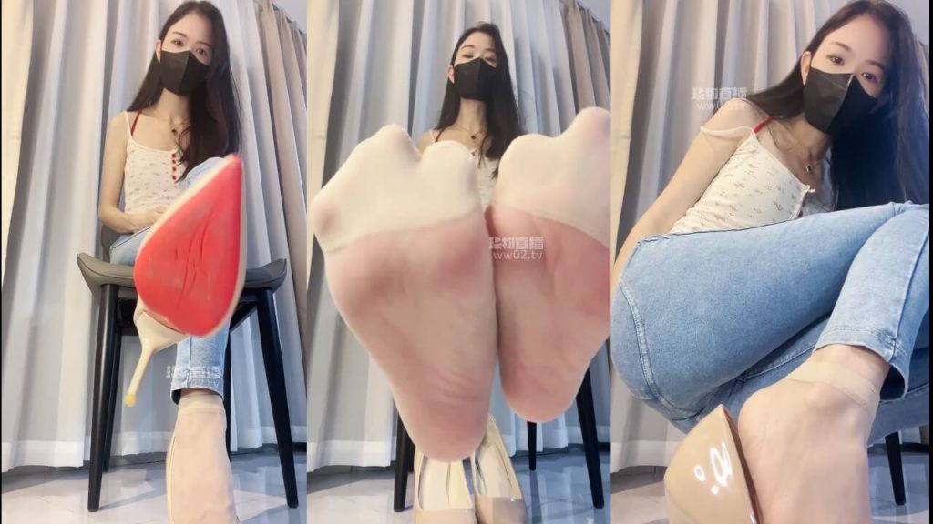 琳达 - 滚进来短肉丝牛仔裤 - 第一视角