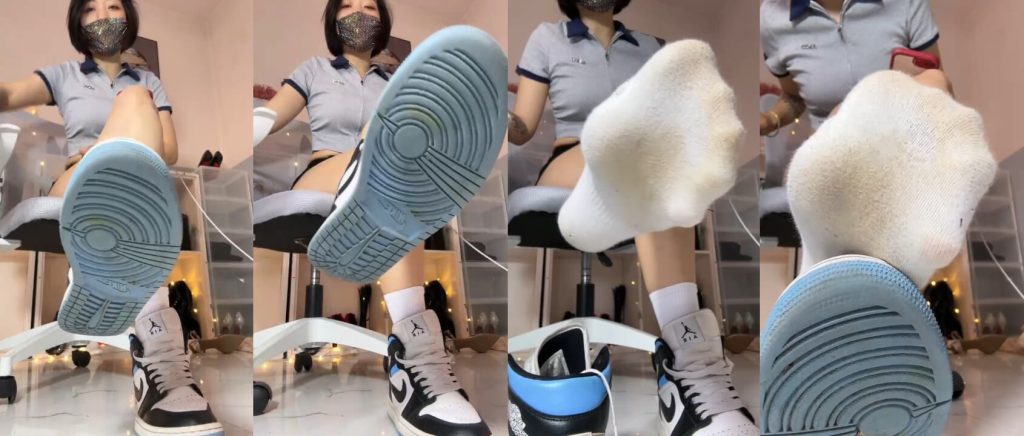 朱砂痣 - 假期无敌巨臭棉袜 | 脚奴调教