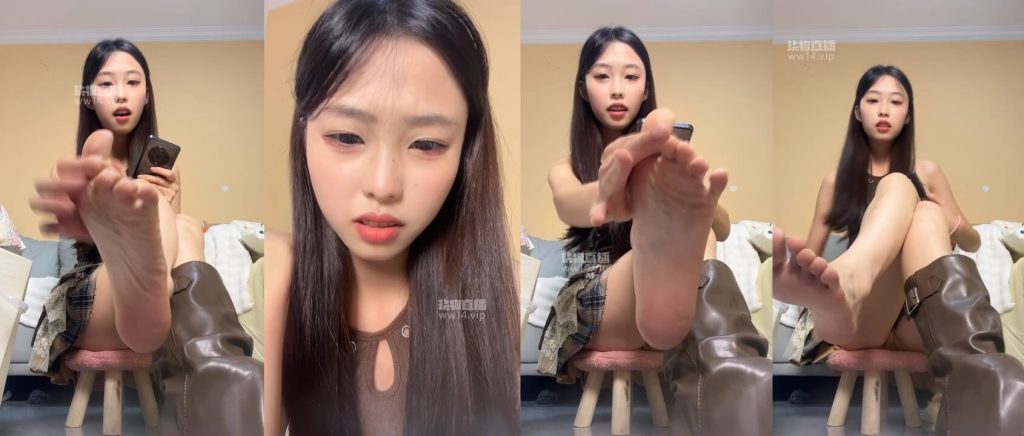 黑喵 - 带着全家滚到靴底下来 | 脚奴调教