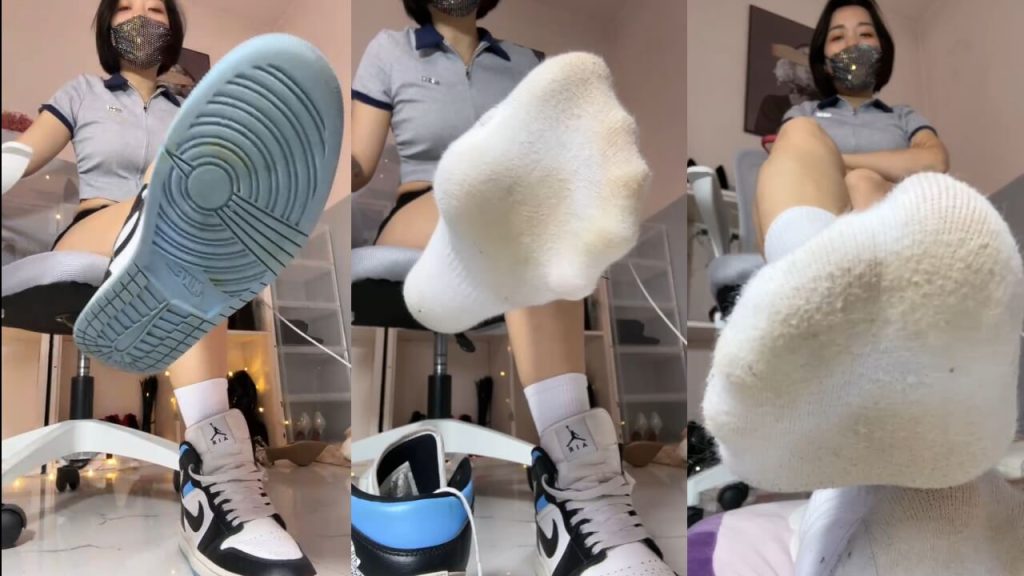 朱砂痣 - 假期无敌巨臭棉袜 | 脚奴调教